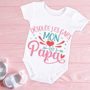 Body bébé ou tee-shirt personnalisé mon coeur est à papa Tendance Cadeau - 1