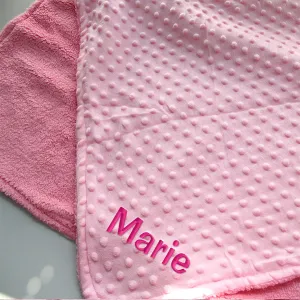 Couverture bébé rose brodée avec prénom Tendance Cadeau - 1
