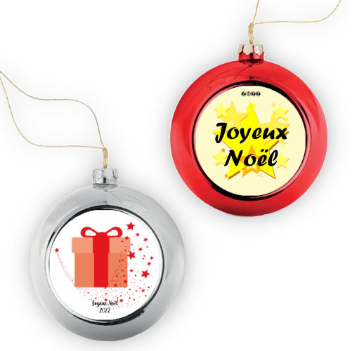 Boules de Noël décoratives argentée et rouge avec motifs cadeau et texte « Joyeux Noël », pour un client fin d'année original.