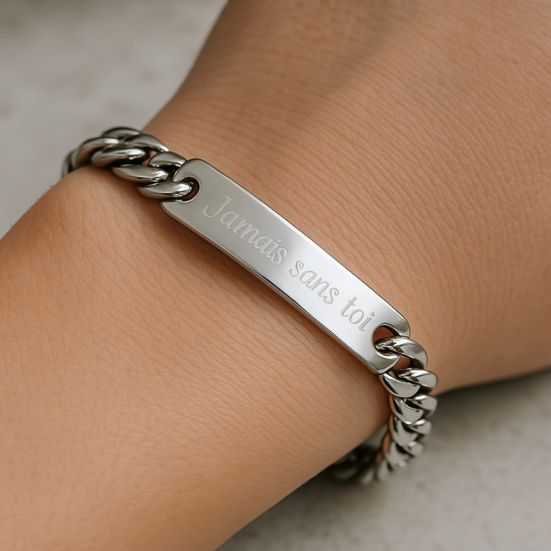 Bracelet argenté gravé “Jamais sans toi”, style chaîne épaissie pour cadeau personnalisé saint valentin.
