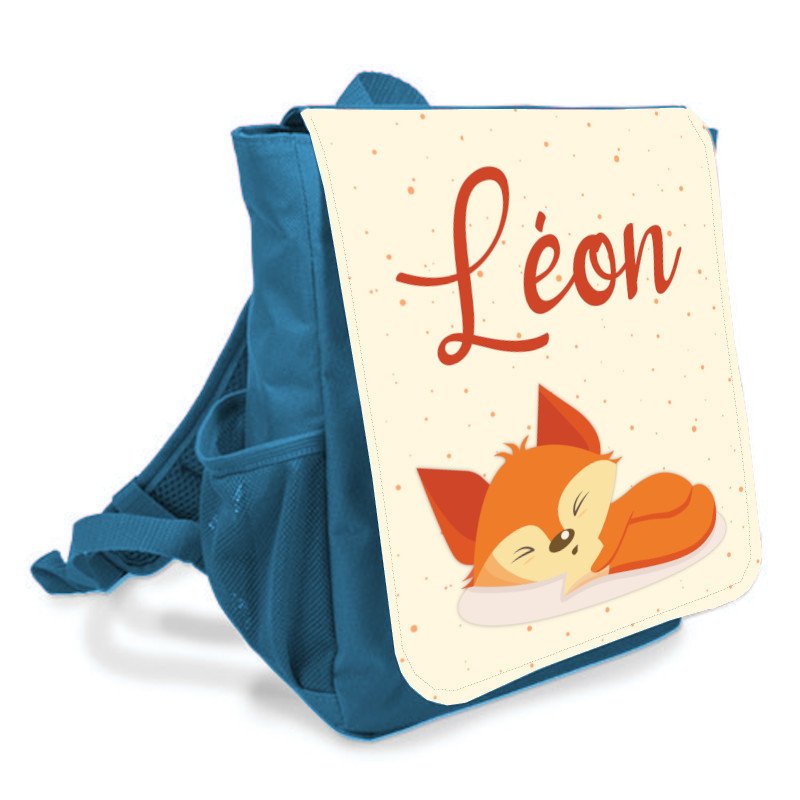 Sac à dos bleu avec rabat décoratif "Léon" et petit renard dormeur, parfait pour la rentrée scolaire enfant.